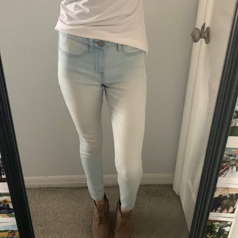 SO white wash high rise jeggings! Size 1, super comfortable, and stretchy.